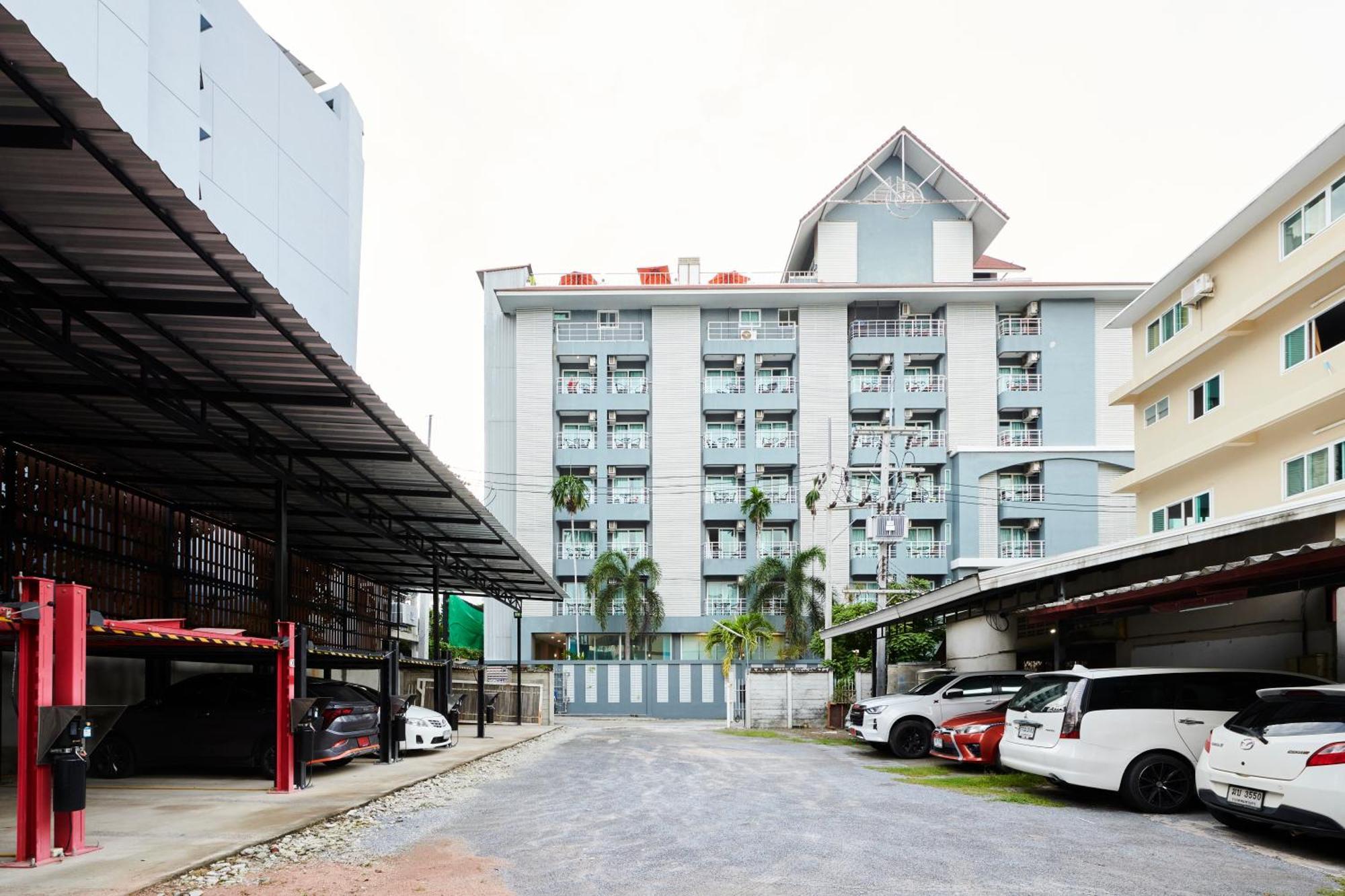 Adelphi Pattaya Hotel Exterior photo