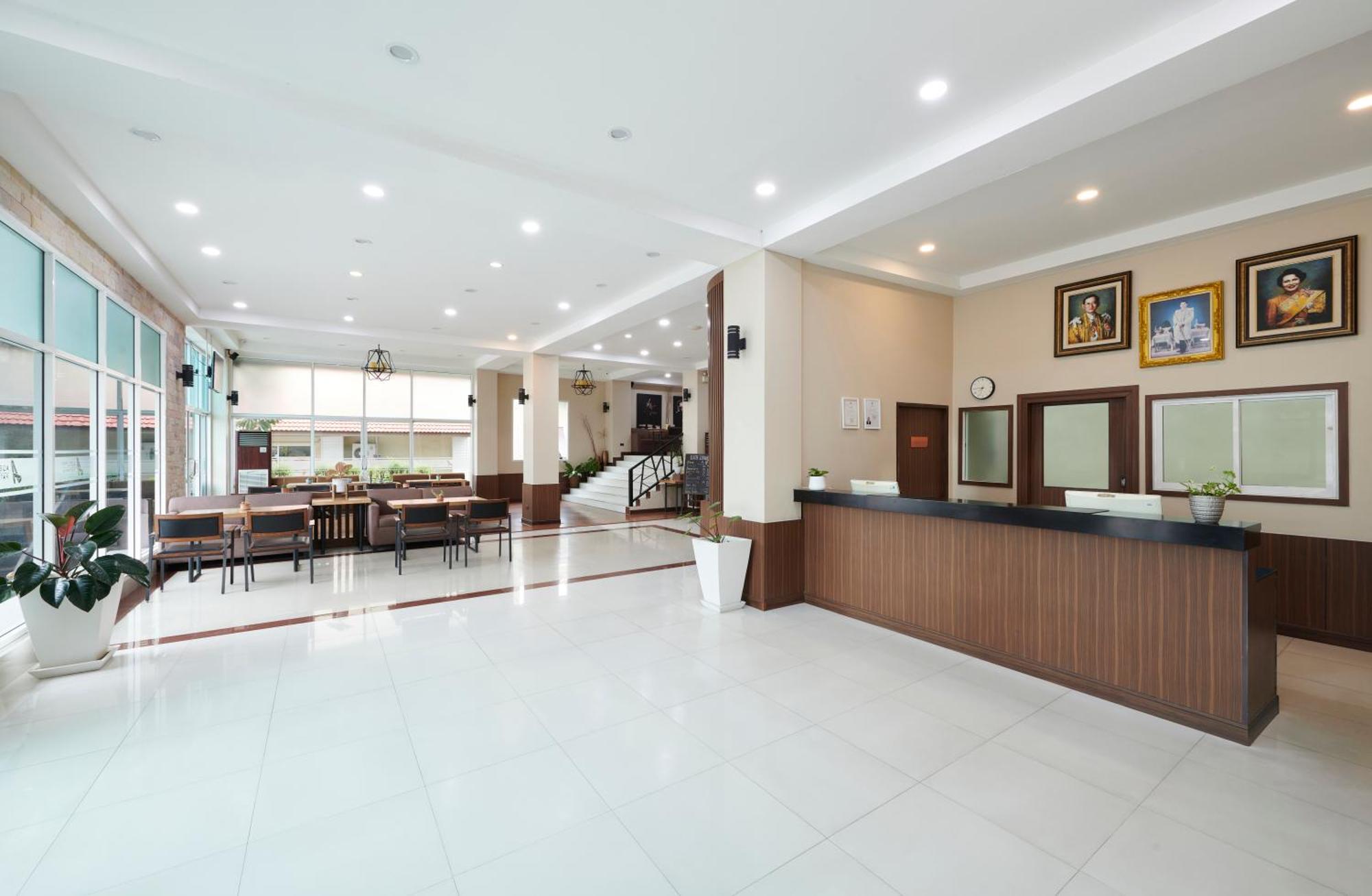 Adelphi Pattaya Hotel Exterior photo