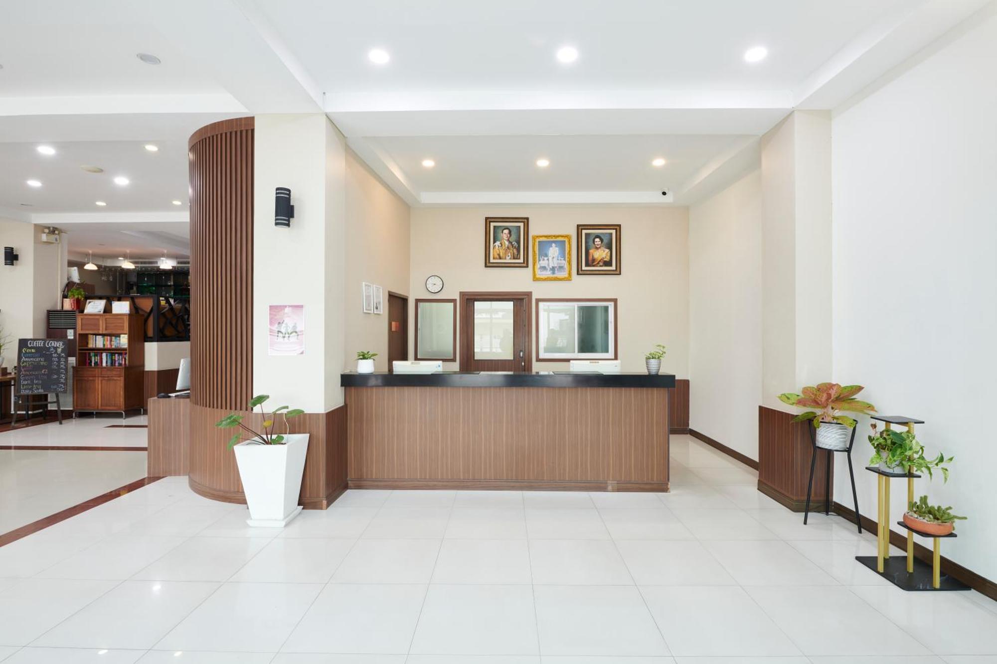 Adelphi Pattaya Hotel Exterior photo